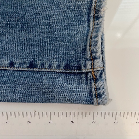 GOOD AMERICAN Good Legs Straight Distressed Pockets Jean in Indigo - Picture 7 of 8